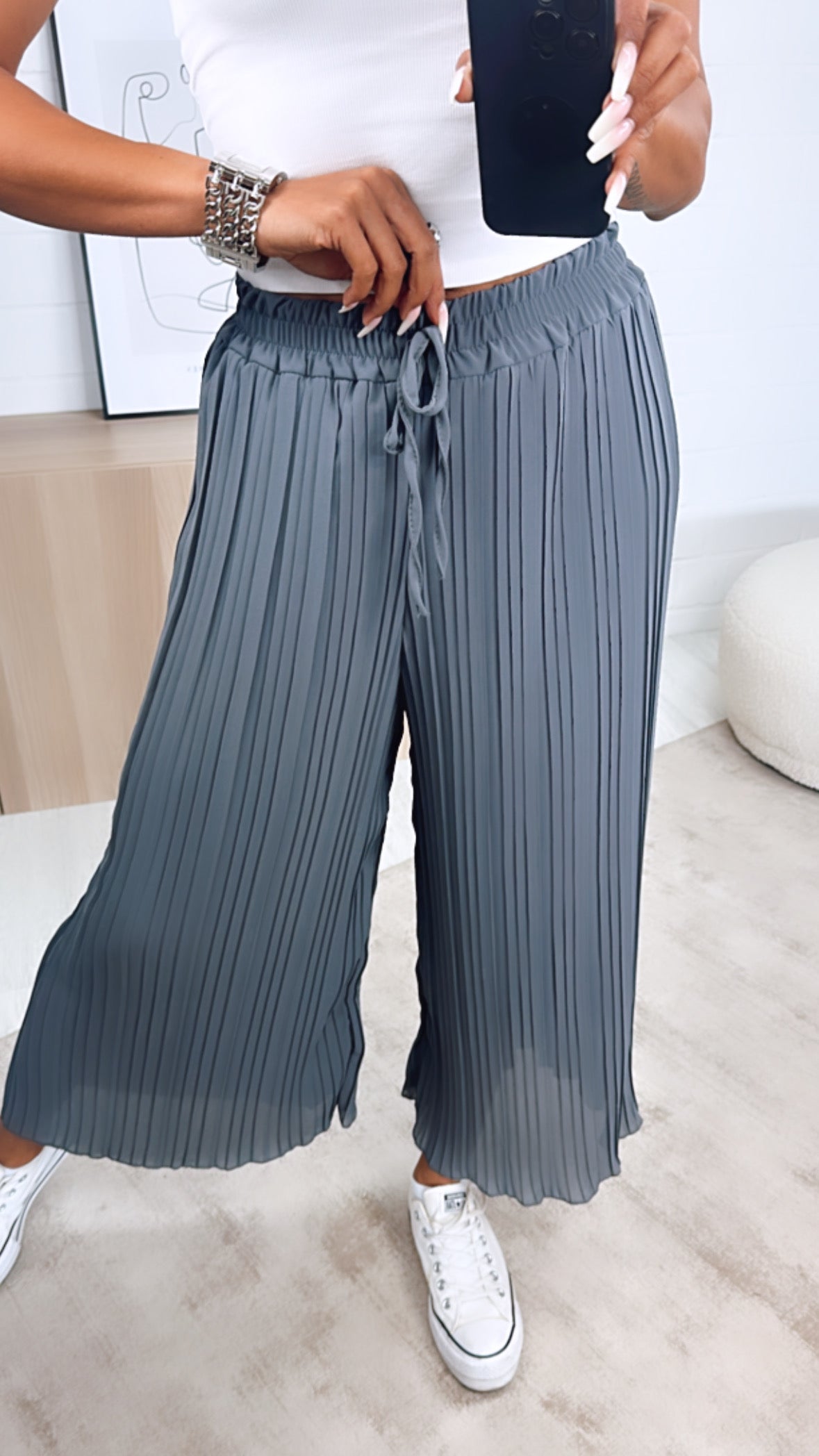 Pantalones plisados gris oscuro