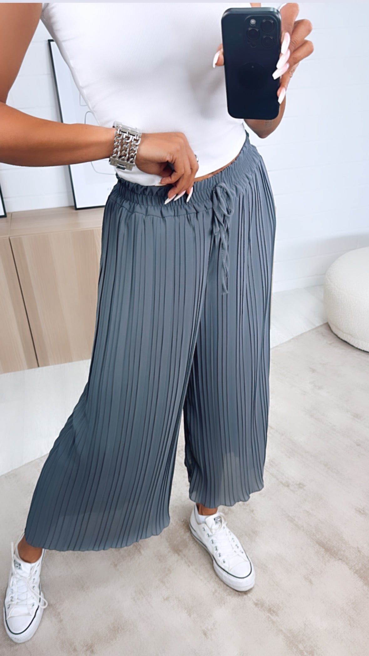 Pantalones plisados gris oscuro