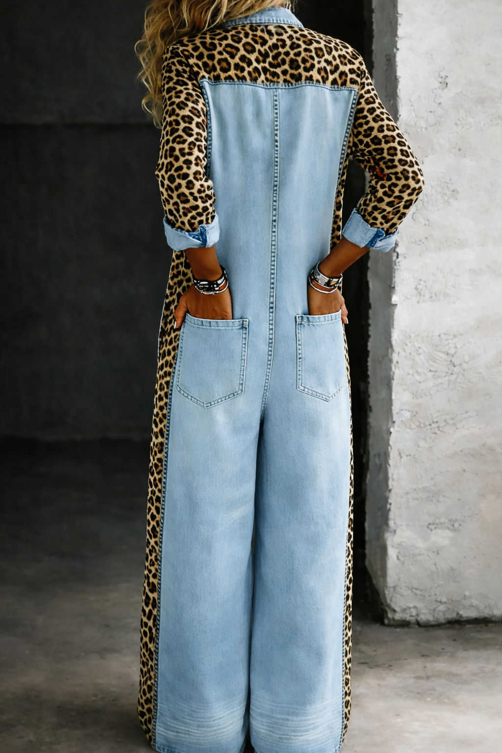 Mono con leopardo