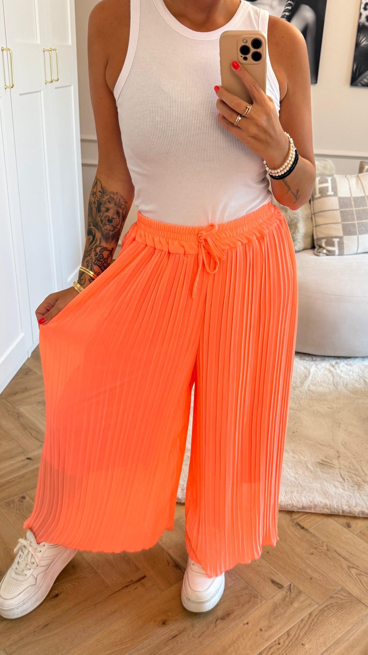 Pantalones plisados melocotón neón