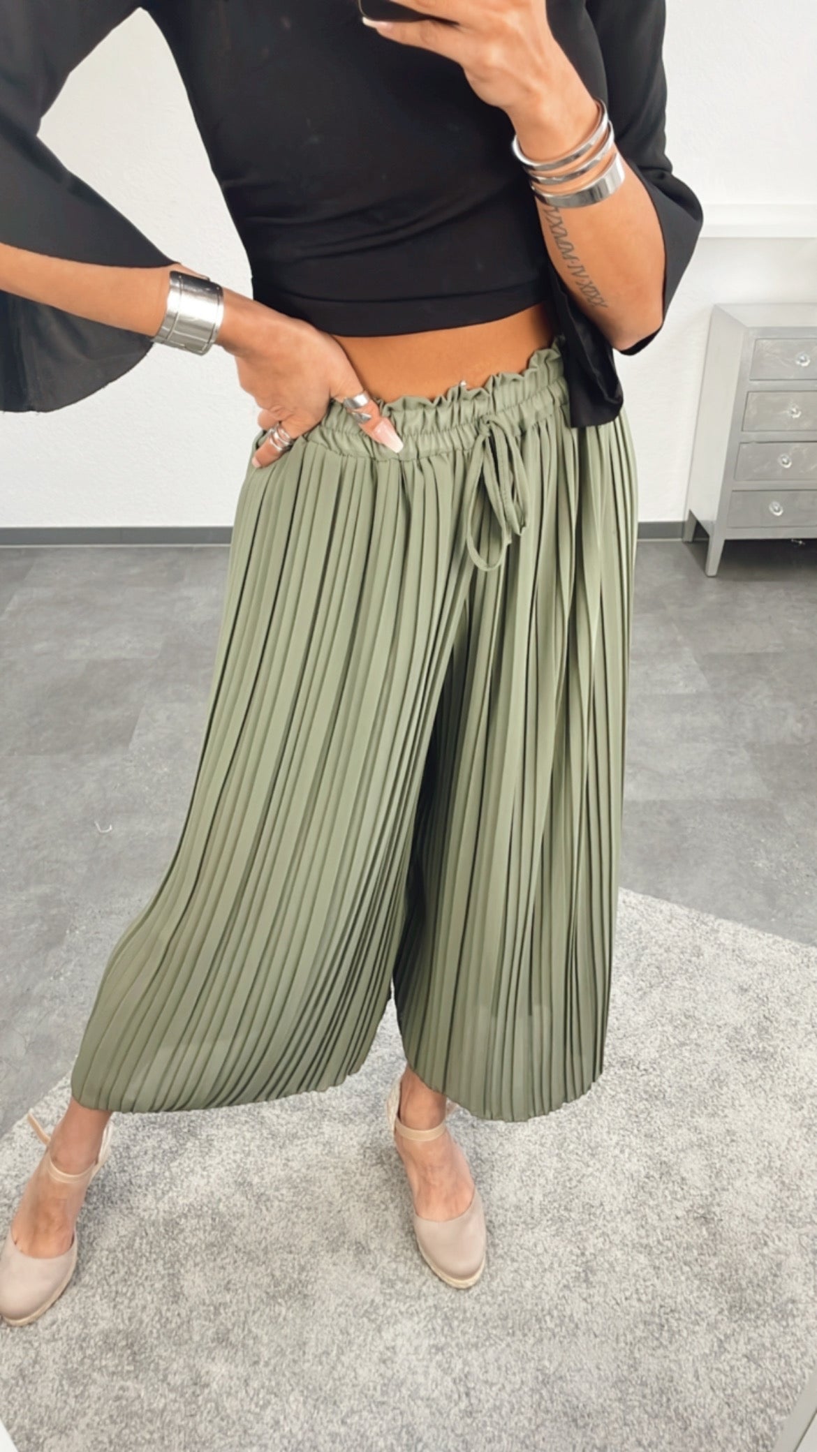 Pantalones plisados caqui