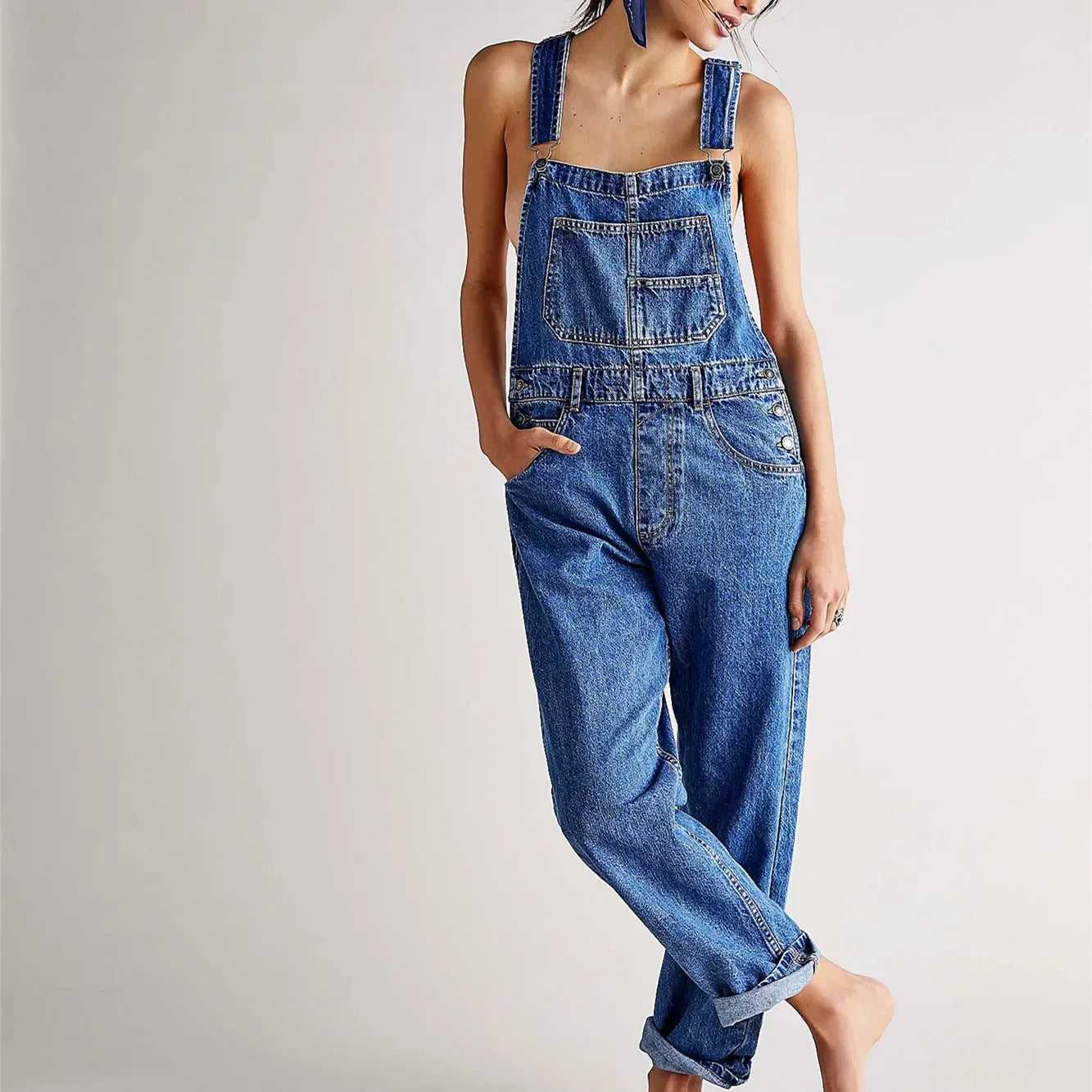 Lorena | Mono clásico de denim con peto
