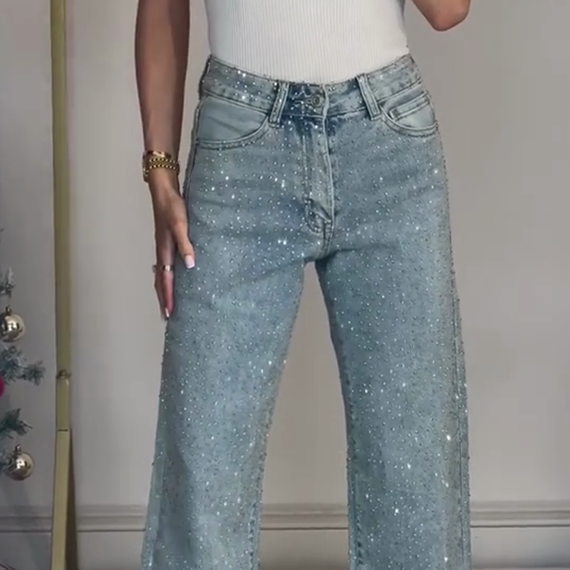 Vaqueros de pierna recta con strass